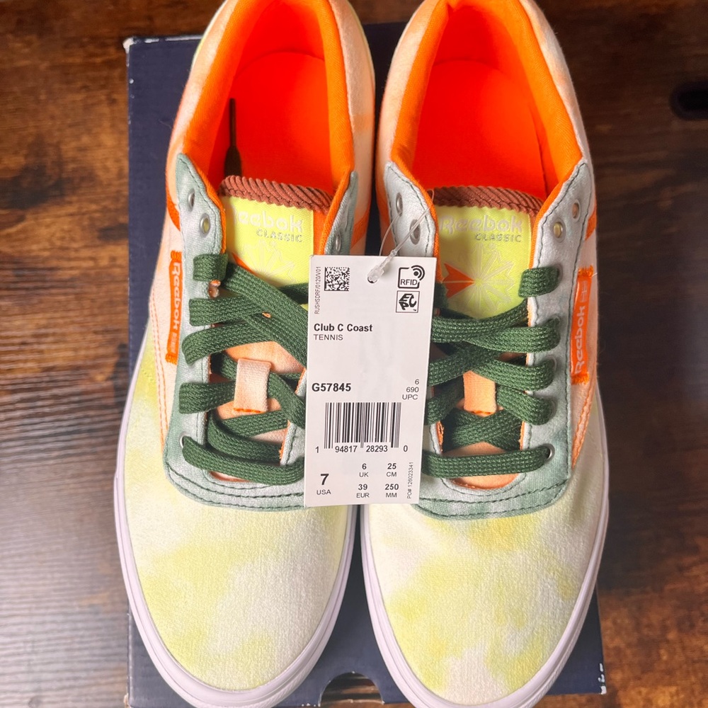 New Rebook  Unisex sneakers size 7